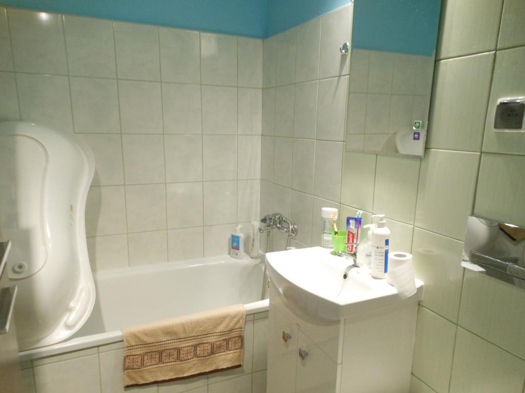 Apartament Obroncow Wybrzeza Apartment Gdansk Room photo